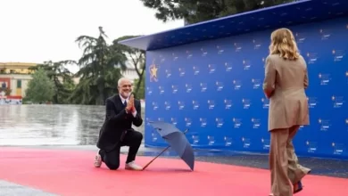 Photo of Премьер Албании второй раз стал на колено перед Мелони